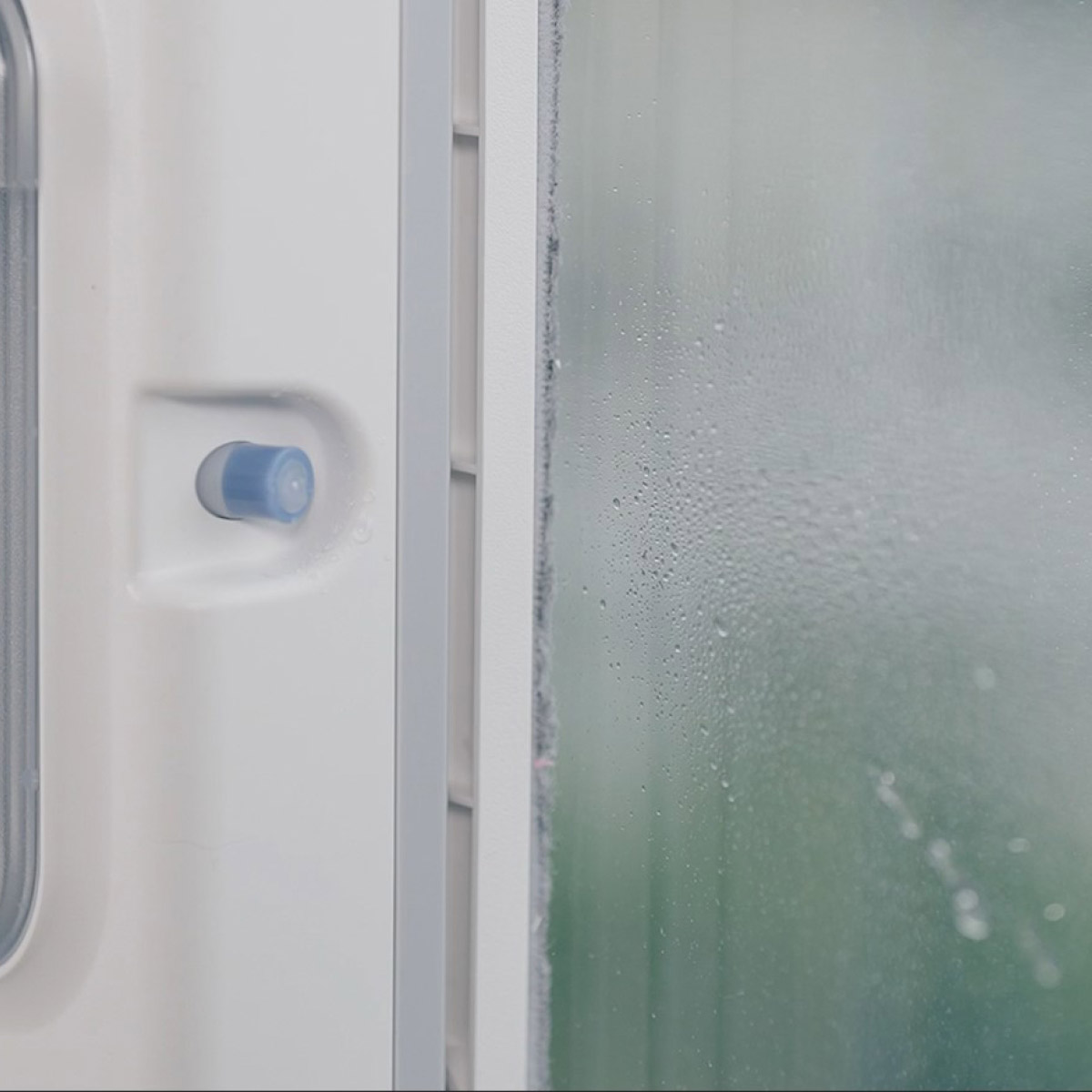 H000001_HUTT-W8_PB__1200 x 1200_03.jpg